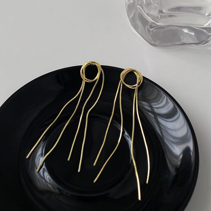 Minimalistic Wrapped Circle Gold Drop Earrings - Image 5