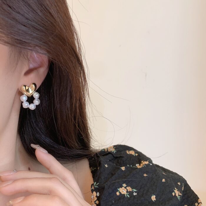 Metal Heart Pearl Earrings - Image 3