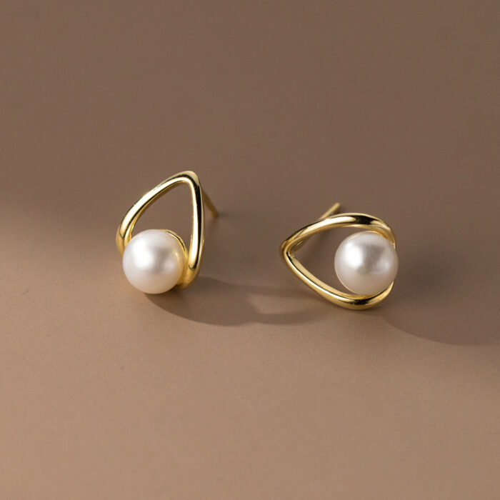 Minimalistic V Pearl Stud Earrings - Image 3