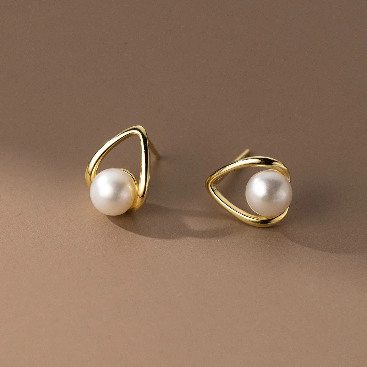 Minimalistic V Pearl Stud Earrings - Image 4