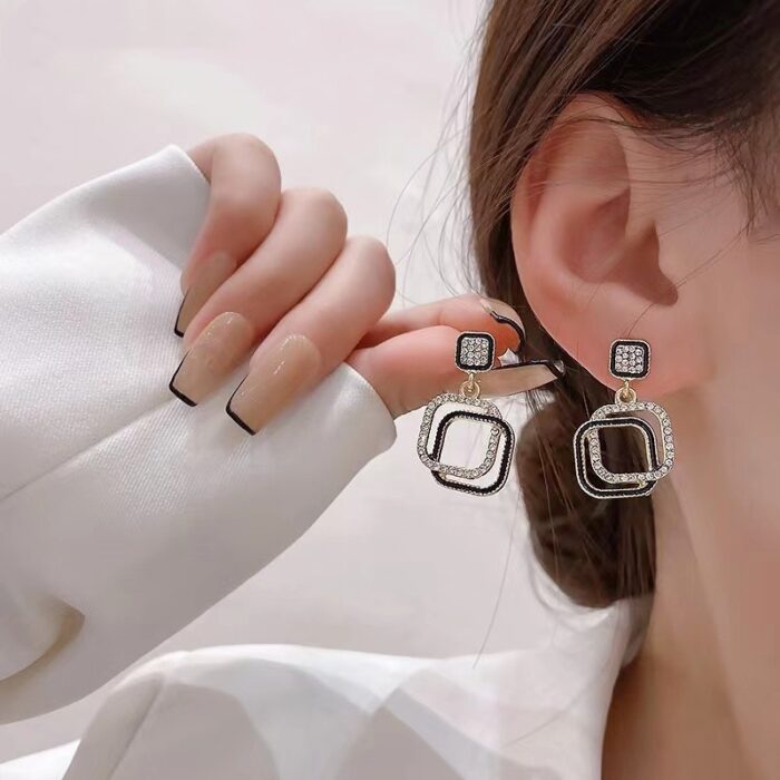 Black Square Layered Geometric Drop Earrings - Image 5