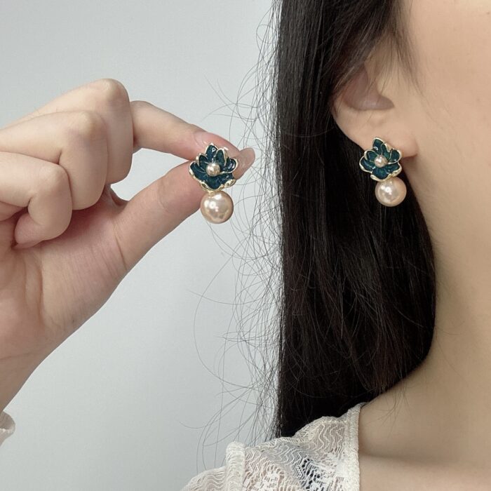 Teal Flower with Champagne Pearl EArrings - Image 4