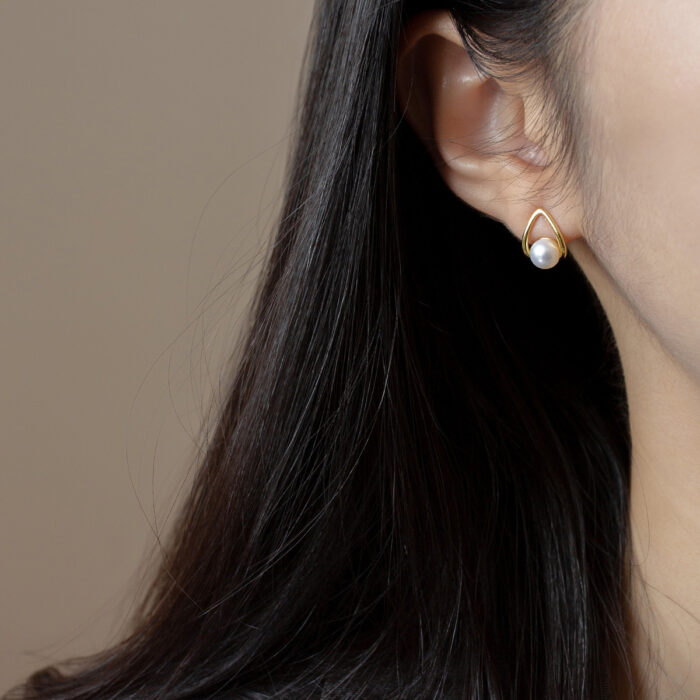 Minimalistic V Pearl Stud Earrings - Image 4