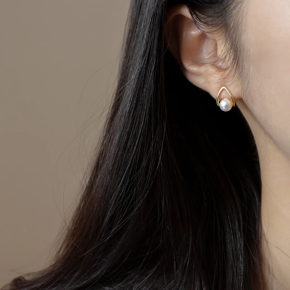 Minimalistic V Pearl Stud Earrings - Image 5