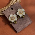 flower-stud-earrings