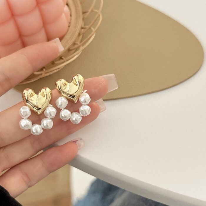 Metal Heart Pearl Earrings - Image 4