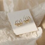 claw earrings