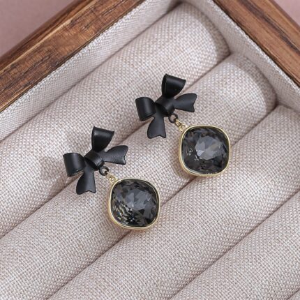 black-earrings